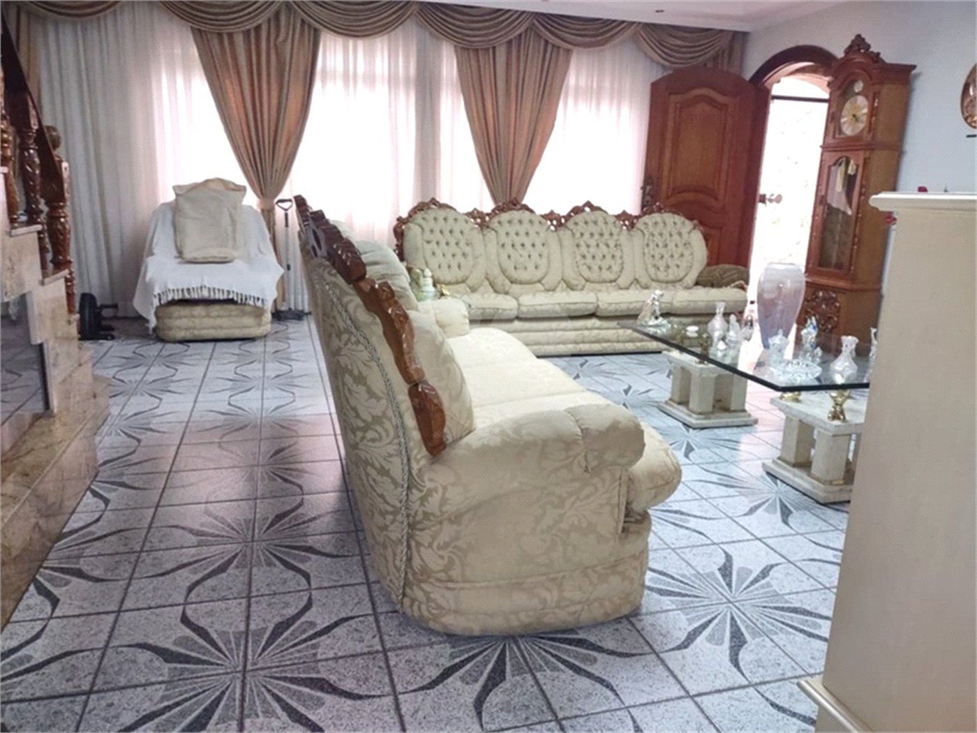 Casa à venda com 3 quartos, sendo 1 suíte, no condomínio Vila Paiva, São Paulo - SP