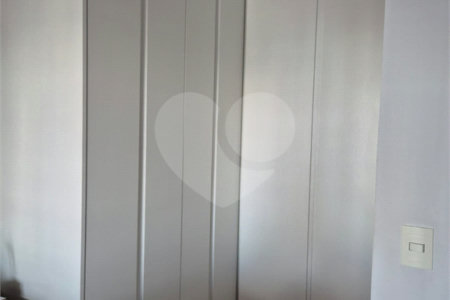 Apartamento à venda com 2 quartos, sendo 1 suíte,  em Quarta Parada, São Paulo, SP