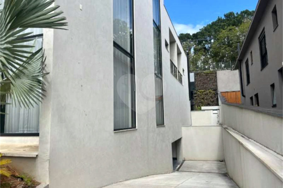 Casa à venda com 5 suítes no condomínio Tamboré II, Santana de Parnaíba - SP