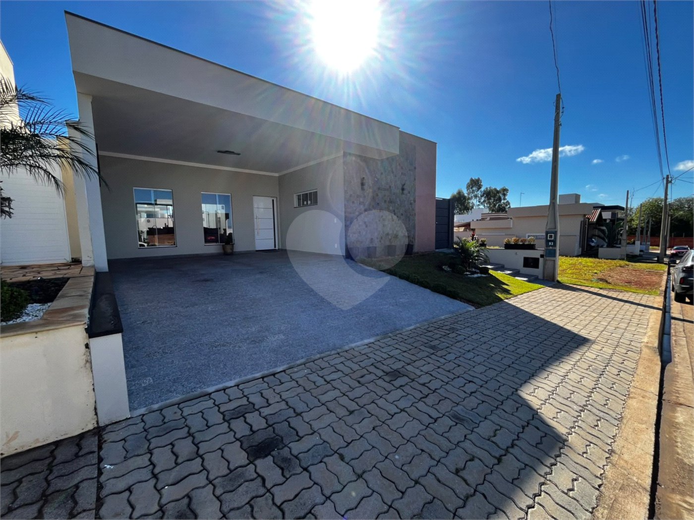 Casa à venda com 3 quartos, sendo 1 suíte, no condomínio Residencial Golden Ville, Itapetininga - SP