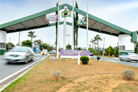 Casa à venda com 3 quartos, sendo 2 suítes,  no condomínio Terras do Oriente, Valinhos - SP