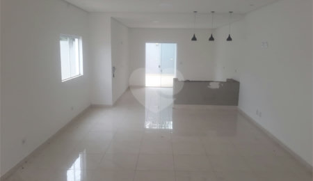 Sobrado à venda com 3 quartos, sendo 1 suíte,  em Jardim Vitória, Mairinque, SP