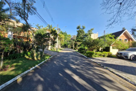 Casa à venda com 4 suítes no condomínio Villa Viana II, Cotia - SP