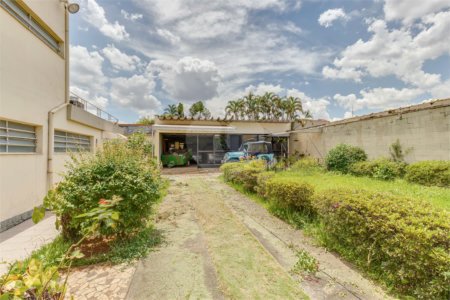Sobrado à venda com 5 quartos, sendo 2 suítes, em Brooklin, São Paulo, SP