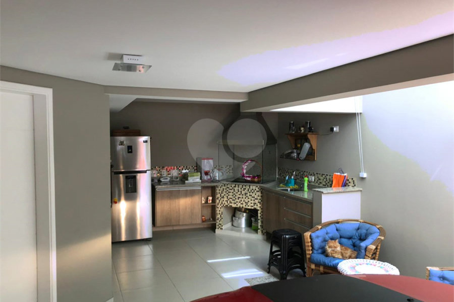 Casa à venda com 4 quartos, sendo 2 suítes, no condomínio Florada da Serra, São Paulo - SP