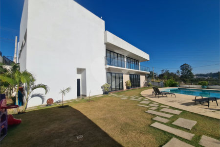 Casa à venda com 3 suítes no condomínio Reserva dos Jatobás, Louveira - SP