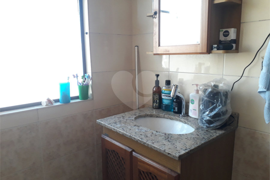 Sobrado à venda com 4 quartos, sendo 1 suíte, em Vila Constança, São Paulo, SP
