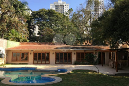 Sobrado à venda ou para alugar com 4 suítes em Alto da Boa Vista, São Paulo, SP