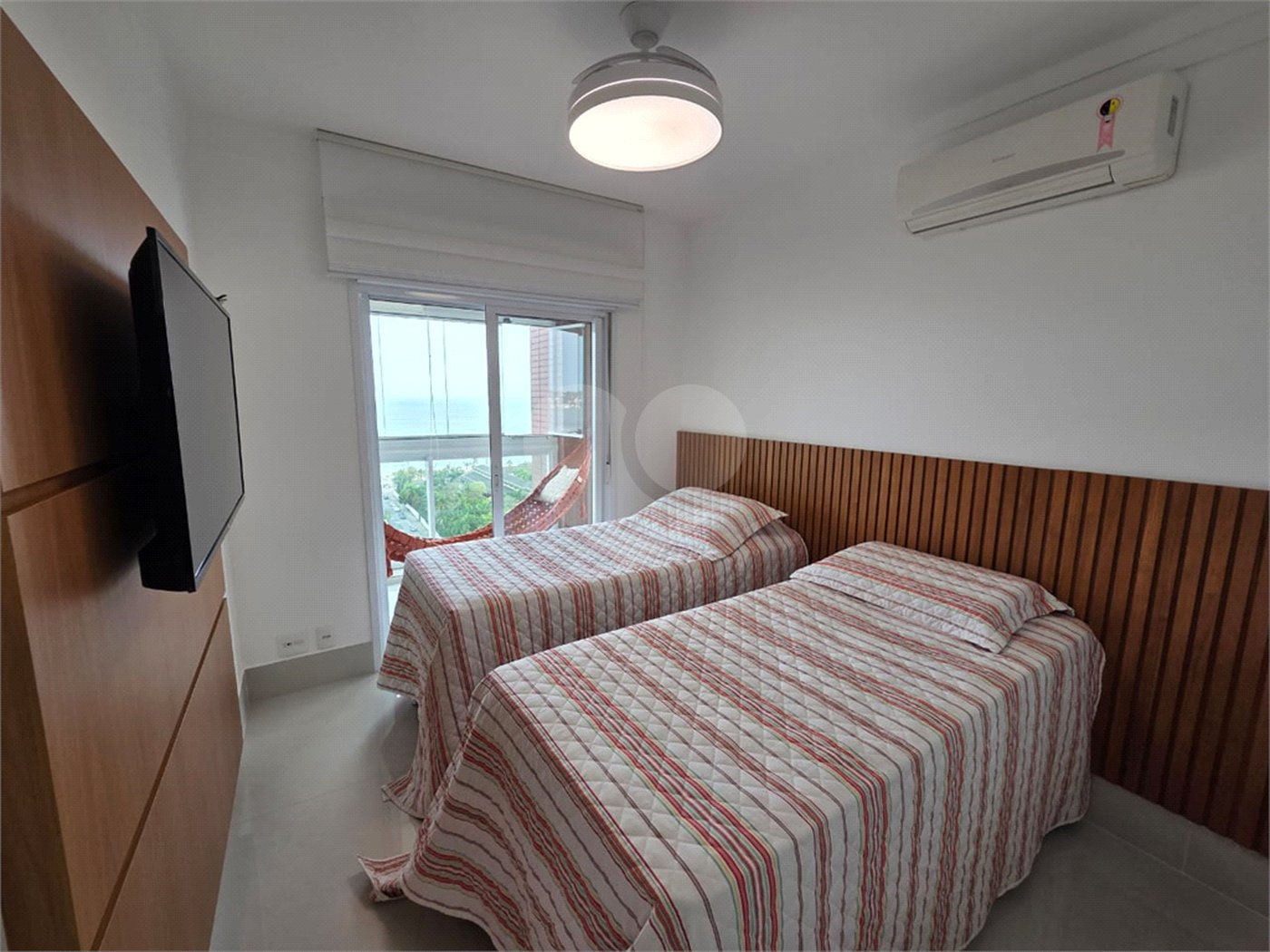 Apartamento à venda com 4 quartos, sendo 2 suítes, em Enseada, Guarujá, SP