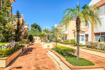 Casa à venda com 4 quartos, sendo 2 suítes, em Alto da Boa Vista, São Paulo, SP