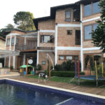 Casa à venda com 4 quartos, sendo 3 suítes, no condomínio Alpes da Cantareira, Mairiporã - SP