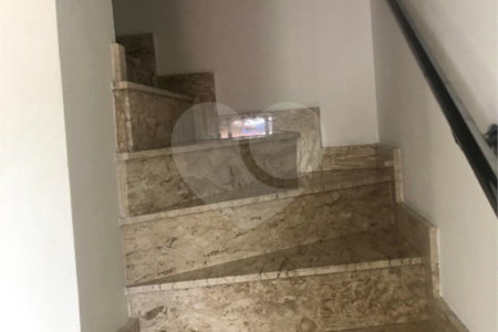 Casa à venda com 3 quartos, sendo 1 suíte, no condomínio Residencial Sabará, São Paulo - SP