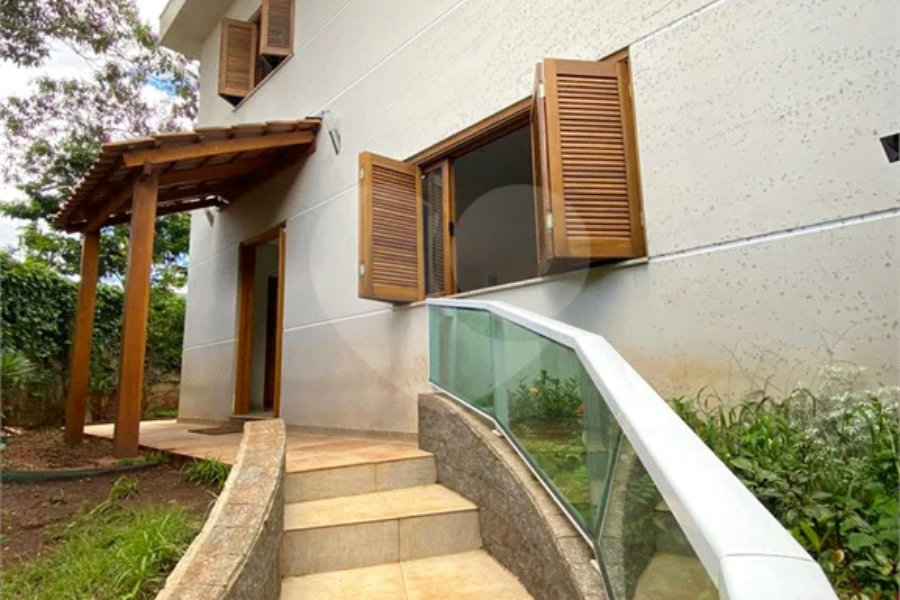 Sobrado à venda com 4 quartos, sendo 1 suíte, em Tremembé, São Paulo, SP