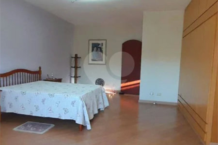 Sobrado à venda com 4 quartos, sendo 1 suíte, em Jardim Pinheiros, São Paulo, SP