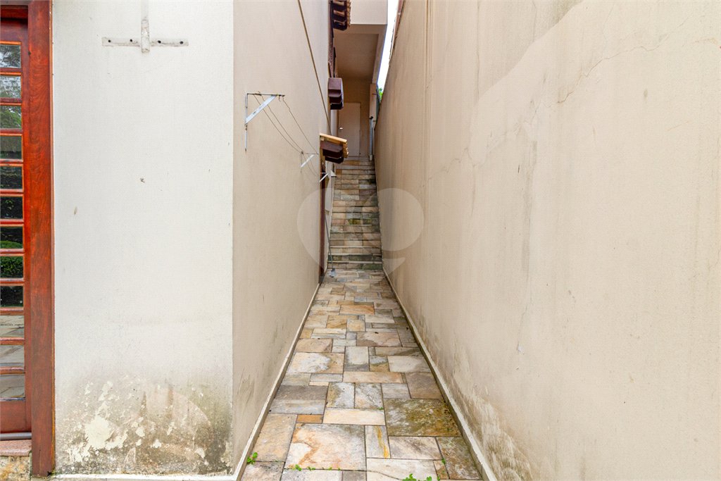 Casa à venda com 4 quartos, sendo 3 suítes,  no condomínio Vila das Flores, São Paulo - SP