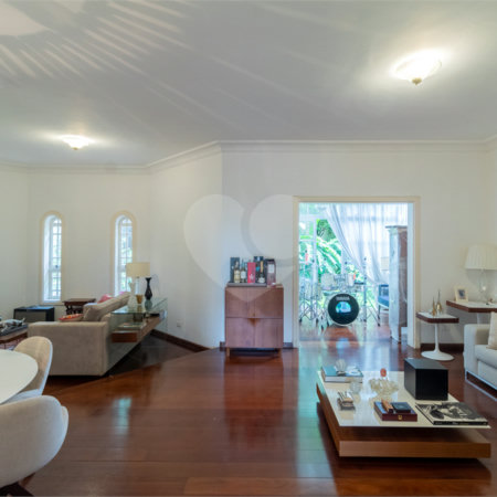 Casa à venda com 4 quartos, sendo 2 suítes,  no condomínio Vila das Flores, São Paulo - SP