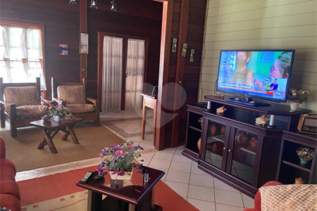 Casa à venda com 3 quartos, sendo 1 suíte,  no Centro, Araçoiaba da Serra, SP