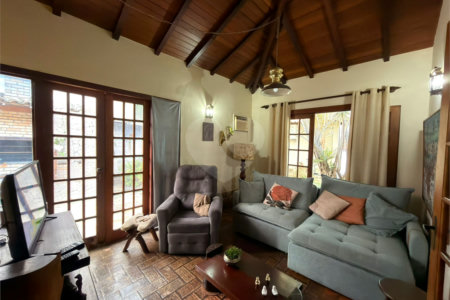 Casa à venda com 3 suítes em Portinho, Cabo Frio, RJ