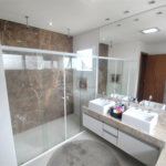 MARAVILHOSA CASA NO URBANOVA QUE REUNE CONFORTO E SOFISTICAÇÃO, 262m² - 4 SUITES e 4 Vagas.