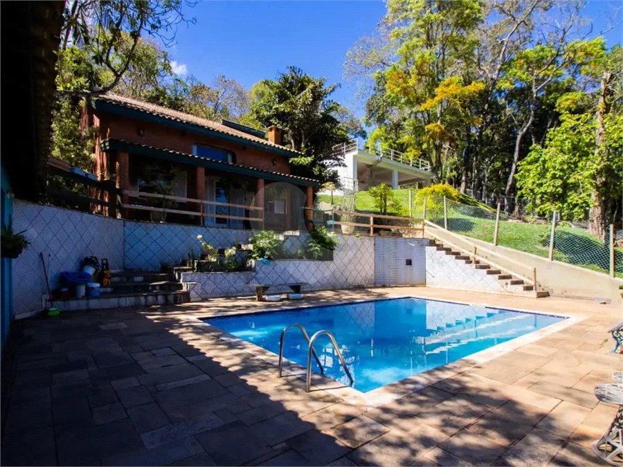 Casa á venda em condominio em Caieiras SP