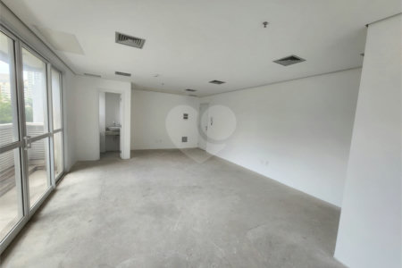 Sala comercial em frente ao Allianz Parque
