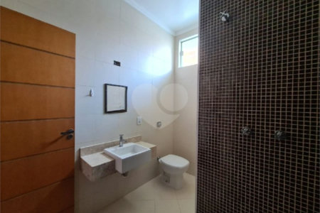 Casa à venda com 3 dormitórios, sendo 1 suite e ampla área de lazer no Jardim Brasil