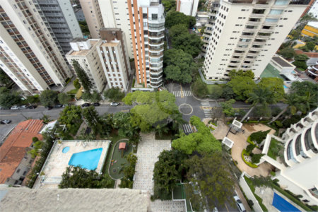 Apartamento com 205 metros no Campo Belo