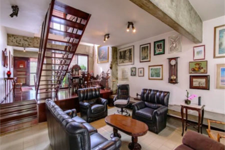 Casa para locação no Jardim da Saúde – São Paulo Imóvel amplo e elegante, com 360 m² de área construída em terreno de 400 m²