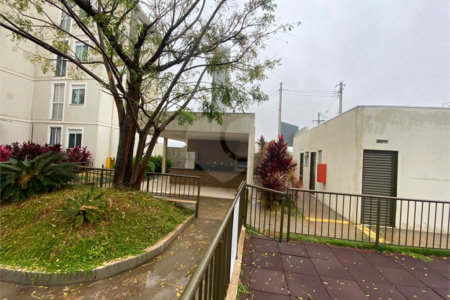 Apartamento no condomínio Monte Berlim
