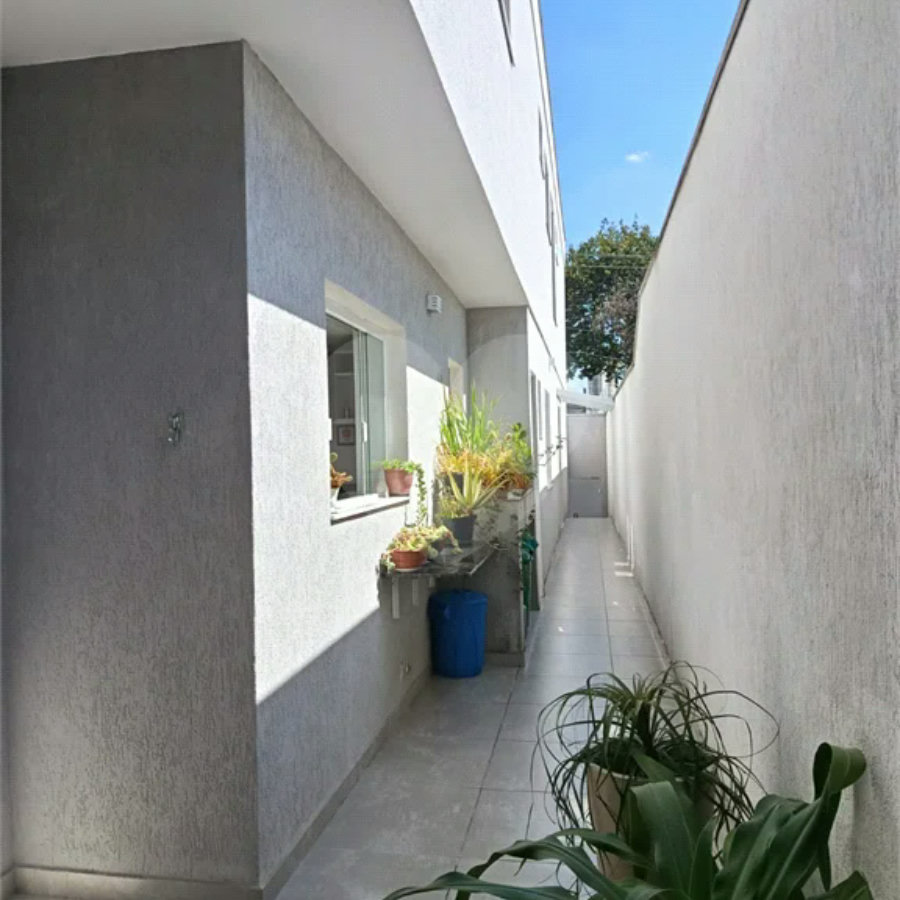 Sobrado novo, com 250m², 3 quartos, sendo 1 suíte, 2 garagens, à venda na Vila Prudente