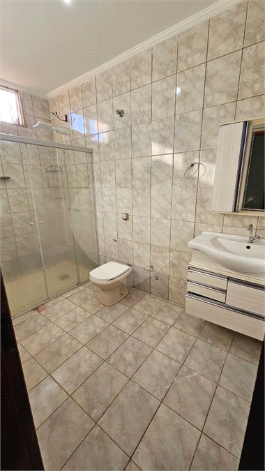Excelente Casa Residencial no São Carlos 5 com 3 Quartos (1 Suíte) e Garagem Coberta para 2 Carros