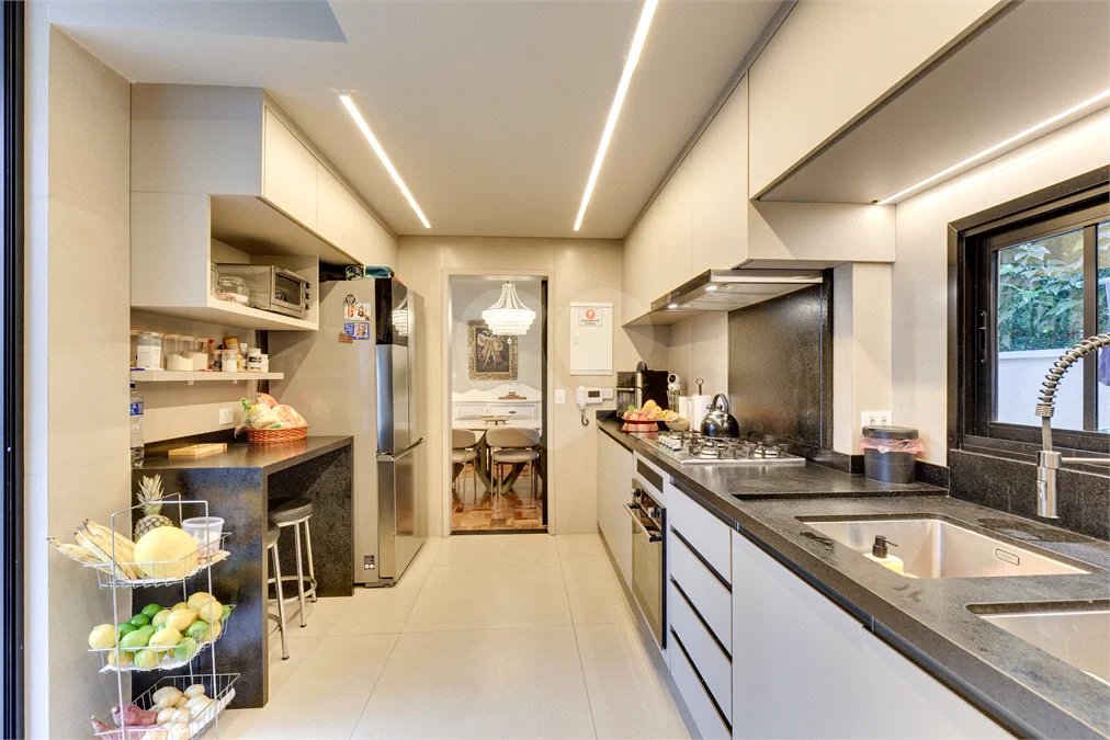 Casa de Vila à venda com 5 quartos, sendo 3 suítes, em Jardim Hípico, São Paulo, SP