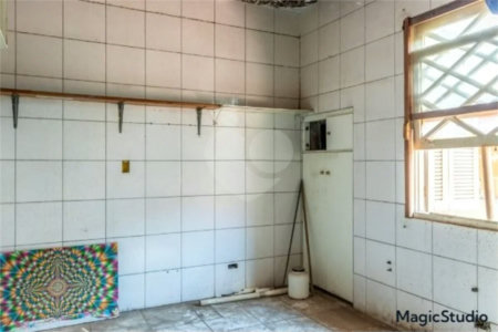 Casa em processo de reforma, com 208m², 2 dormitórios, 8 vagas, à venda no Tatuapé.