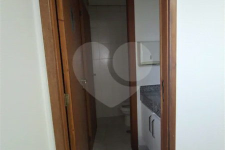 SALA COMERCIAL DE 90 M² COM 12 BAIAS, SALA DE REUNIÃO, AR-CONDICIONADO CENTRAL E 2 VAGAS!