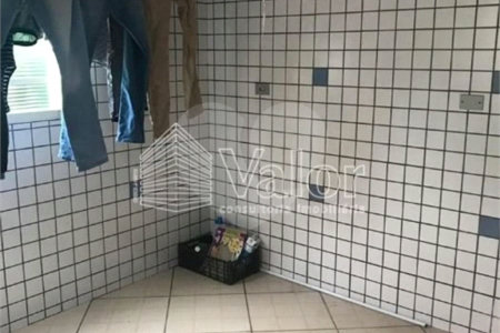 Sobrado para venda.