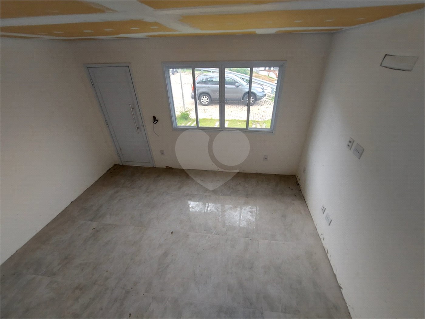 Sobrado à venda com 3 quartos, sendo 1 suíte, em Vila Omízollo, Louveira, SP