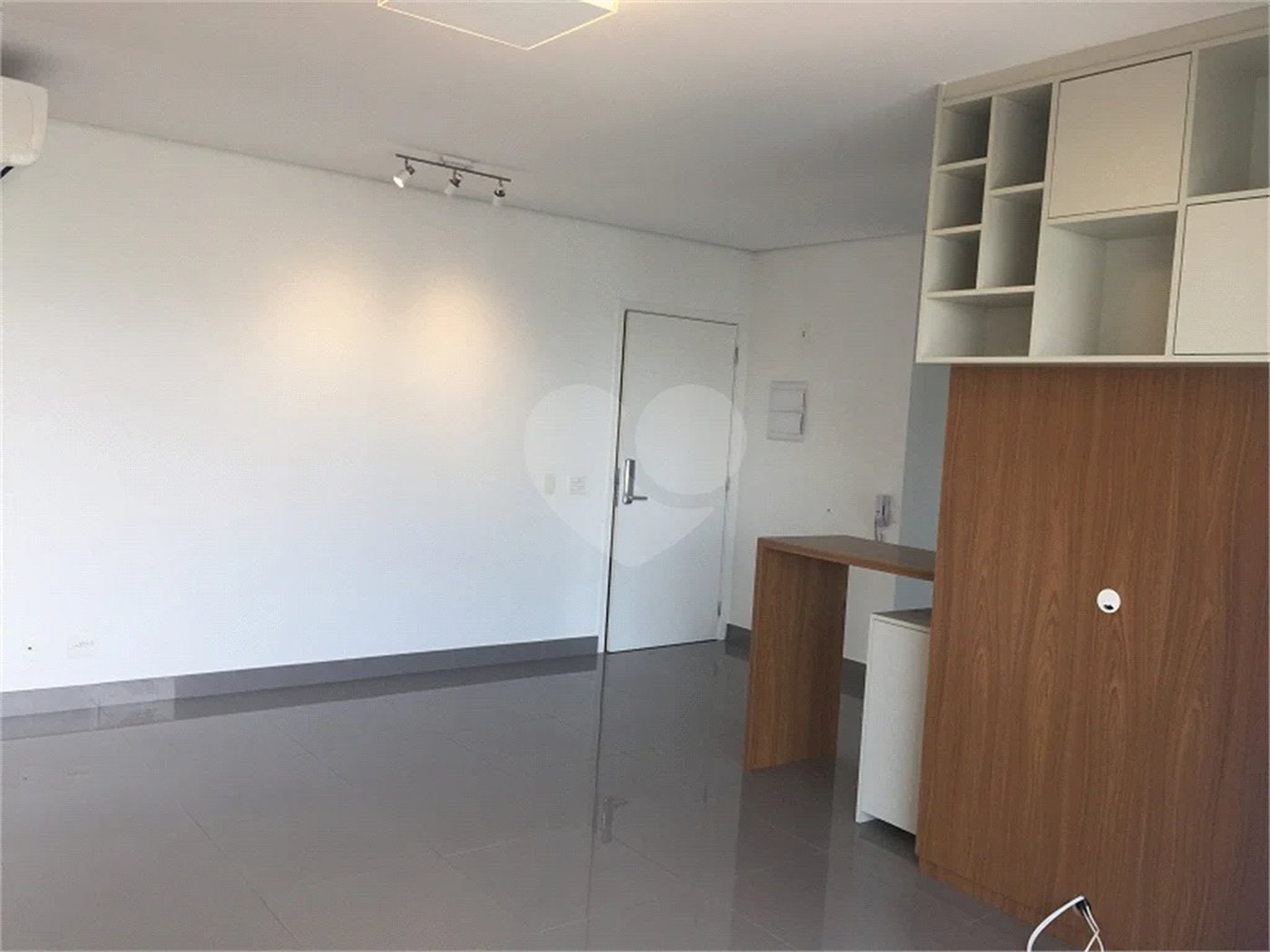 EXCELENTE APARTAMENTO PARA LOCAÇÃO NO ITAIM BIBI, 70 M2, 1 SUITE, 2 BANHEIROS, 2 VAGAS