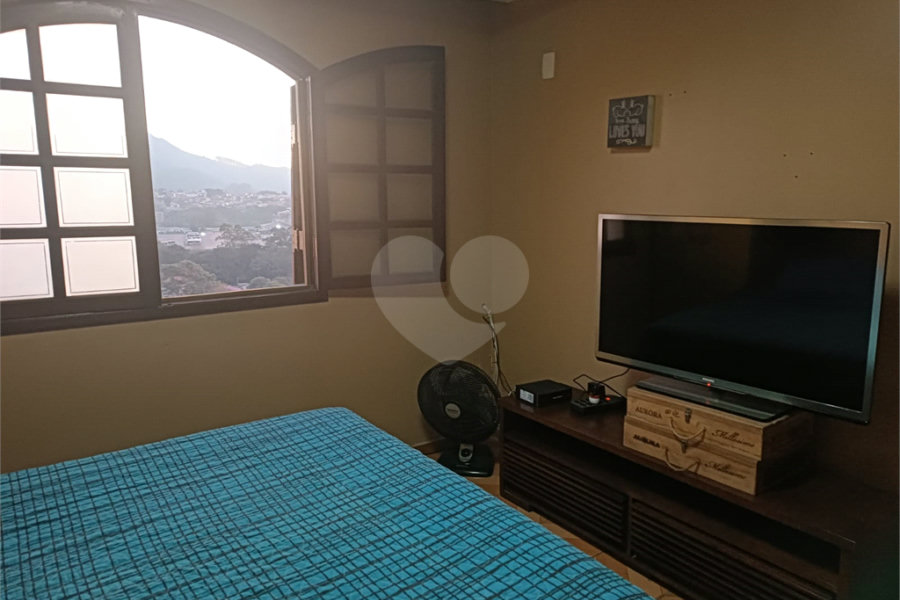 Sobrado com 4 Quartos e 4 banheiros à Venda -337 m² por R$ 850.,000 -- Jardim Vivan,-Jaraguá, São Paulo - SP