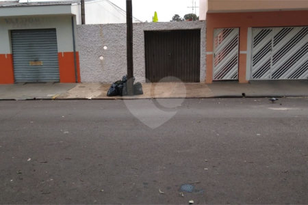 Casa térrea com 2 dormitórios.