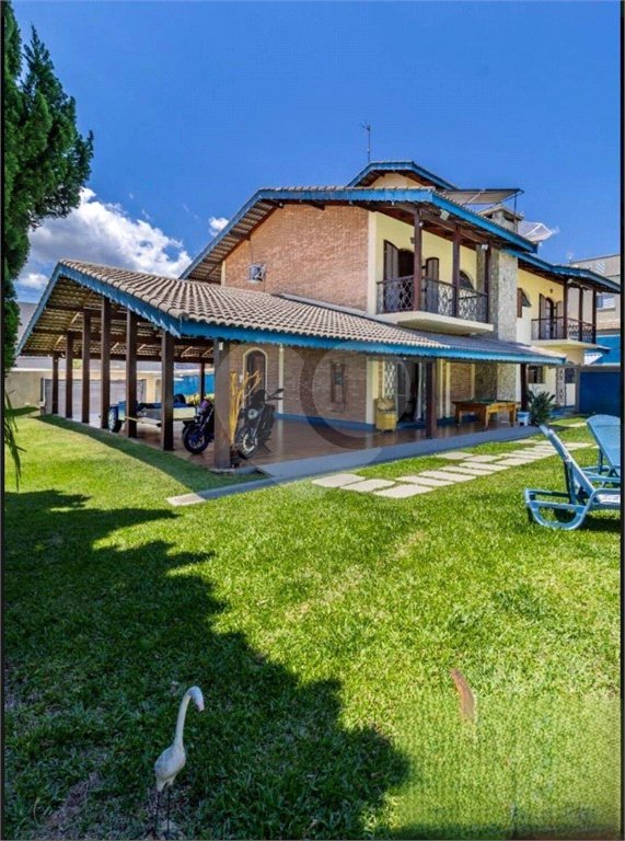 Casa com 6 Quartos e 8 banheiros à Venda, 1500 m² de Terreno em Atibaia/SP
