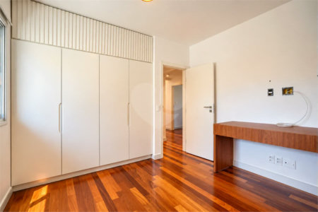 Apartamento à venda com 4 quartos, sendo 1 suíte, em Alto da Boa Vista, São Paulo, SP