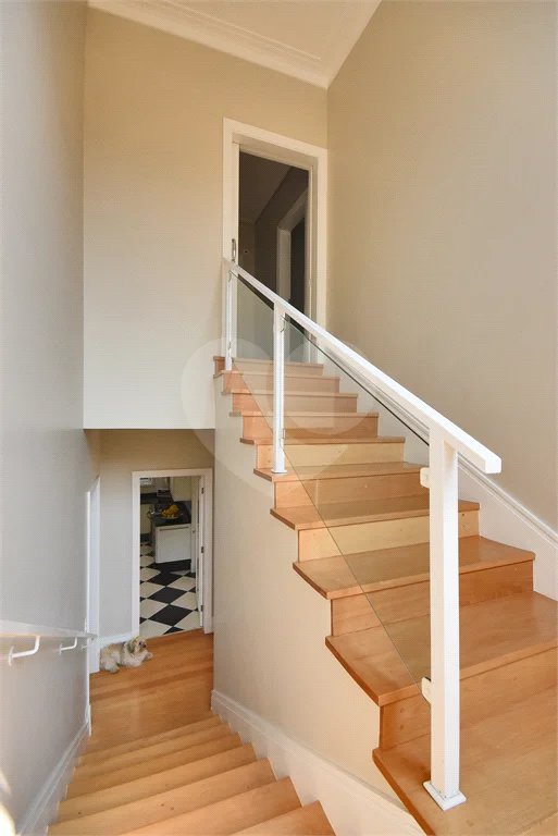 Casa impecável em terreno de 546m2