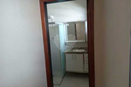Casa com 147m² , 2 dormitórios , sendo 1 suíte , 2 vagas , à venda , no Parque das Nações , em Santo André.