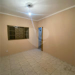 Casa Térrea com 3 dormitórios, sendo 2 suítes.