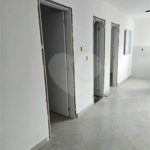 Apartamento com 48m², distribuídos em 2 dormitórios, sala, cozinha e 1 banheiro.