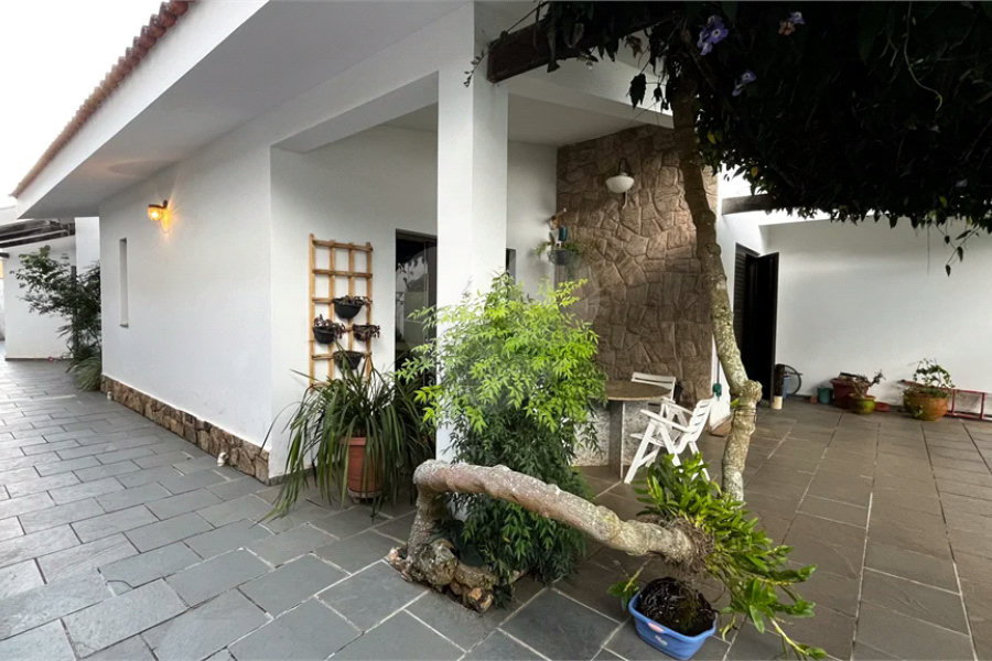 Casa à venda com 3 quartos, sendo 1 suíte, em Jardim Dos Estados, Poços de Caldas - MG