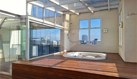 Cobertura à venda com 2 quartos, sendo 1 suíte,  em Pinheiros, São Paulo, SP