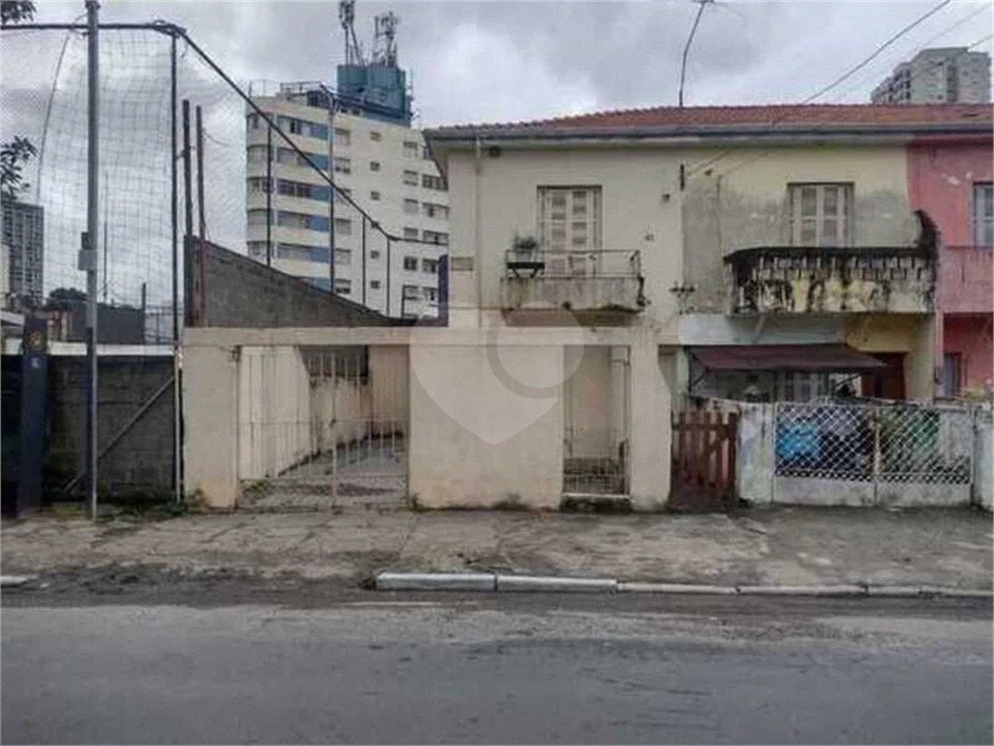 Terreno com 4 casas à venda na melhor região da Mooca, próximo à rua do Oratório!!