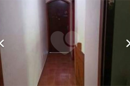 Casa com 205m² , 3 dormitórios , sendo todos suítes , 5 vagas , á venda no bairro Bangú em Santo André.