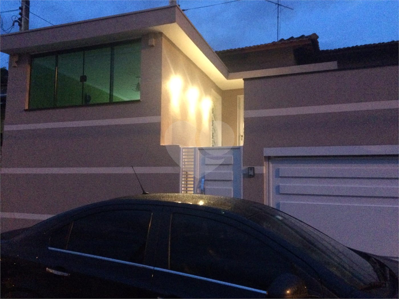 Casa Térrea com 3 dormitórios.